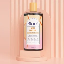 Bioré Houtskool Anti-Puistjes Cleanser 200 ml