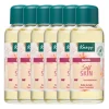 Kneipp Badolie Soft Skin AmandelbloesemDe heerlijk geurende Kneipp® Badolie Soft Skin, biedt je huid de optimale combinatie van actieve bescherming en voelbare verzorging. Met 94% zuivere amandelolie zorgt de badolie voor het behoud van de natuurlijke huidbarrière en voelt de huid weer zacht en soepel aan.Dermatologisch getestNiet parfumvrijPH NeutraalProefdiervrijVeganGeschikt voor de droge en/of gevoelige huid Gevarenaanduidingen Ontvlambaar Milieugevaarlijk Zeer licht ontvlambaar gas. Zeer licht ontvlambare aerosol. Zeer licht ontvlambare vloeistof en damp. Licht ontvlambare vloeistof en damp. Ontvlambare vaste stof. Ontvlambare aerosol. Ontvlambare vloeistof en damp. Zeer giftig voor in het water levende organismen. Zeer giftig voor in het water levende organismen, met langdurige gevolgen. Giftig voor in het water levende organismen, met langdurige gevolgen. Aanvullende informatie Hoe te gebruiken?Schroefdopje 1 keer vullen en badolie toevoegen aan het water (36-38ºC). Duur van het bad: 15-20 min. Dopje omspoelen.Cosmeticaproduct. Niet voor inwendig gebruik. Buiten het bereik van kinderen houden. Waarschuwing: Bad na het baden reinigen (voorkomt uitglijden). Restanten van de badolie verwijderen met warm water en vetoplossend schoonmaakmiddel. Ingrediënten Prunus Amygdalus Dulcis (Sweet Almond) Oil, Parfum (Fragrance), Benzyl Benzoate,PEG-40 Sorbitan Peroleate, Prunus Amygdalus Dulcis (Sweet Almond) Flower Extract, Amyris Balsamifera Bark Oil, Pogostemon Cablin Oil, Bulnesia Sarmientoi Extract (Guaiacwood Oil), Limonene, Linalool, Coumarin, Alpha-Isomethyl Ionone, Geraniol, Citral, Cinnamyl Alcohol, Citronellol, Helianthus Annuus Hybrid Oil, Tocopherol. Fabrikant informatie Merk: Kneipp Ean: 4008233035185 Artikel: 1000-780 Fabrikant gegevens: Kneipp Adres: Vliegend Hertlaan 49 3526 KT Utrecht Nederland Contactgegevens: Tel: 030 281 3300 Email: [email protected] Website: https://www.kneipp.com Reviews Schrijf jouw review Hoe controleren en plaatsen wij reviews? Plein plaatst enkel reviews van klanten en personen die het product daadwerkelijk gebruikt hebben, ook wanneer deze negatief of neutraal is. Voordat de review geplaatst wordt controleren we handmatig of deze écht is en voldoet aan onze reviewvoorwaarden. Wanneer het product op Plein gekocht is vermelden we dat bij de review. Plein betaalt niet voor reviews, wanneer een reviewer door een andere partij is vergoed staat dit erbij vermeld. Door Elien op 1 september 2022 | Heeft dit product gekocht Deze review is geschreven bij product Kneipp Badolie Soft Skin Amandelbloesem 100 ml Verrukkelijke badolie met heerlijke geur en lekkere olie geen Super lekkere badolie Oorspronkelijk geplaatst op plein.nl Door Lydia Maria op 13 mei 2020 | Heeft dit product gekocht Deze review is geschreven bij product Kneipp Badolie New Energy Rozemarijn 100 ml Zalig badmoment met deze olie Lekker genieten Heerlijke geur Super zacht en voedend voor de huid Mag ietsje beterkoop daar je in verhouding meer verbruikt dan badcreme of badschuim Heerlijk relaxen en tegelijk je huid laten verwennen met deze badolie van Kneipp Oorspronkelijk geplaatst op plein.nl Door Morvenna op 17 december 2014 | Heeft dit product gekocht Deze review is geschreven bij product Kneipp Badolie Relaxing Lavendel 100 ml Lekkere badolie, vooral in de winter als het koud is, kan je heerlijk ontspannen. Al een paar jaar mijn favoriet. Oorspronkelijk geplaatst op plein.nl Door Els op 11 december 2014 | Heeft dit product gekocht Deze review is geschreven bij product Kneipp Badolie Refreshing Eucalyptus 100 ml Heerlijk na een week drukte Frisse geur Lichaam en geest komen tot rust erg lekkere badolie. Als ik het een weekje druk gehad heb kan ik altijd heerlijk relaxen door de frisse geur. Echt een aanrader Oorspronkelijk geplaatst op plein.nl Bekijk alle reviews 6x Kneipp Badolie Soft Skin Amandelbloesem 100 ml
