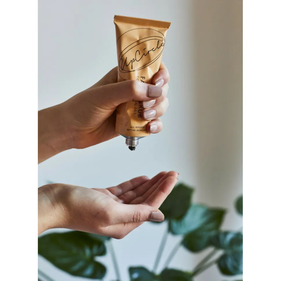 UpCircle Natuurlijke Gezichtsscrub Floral Blend Voor Gevoelige Huid 100 ml