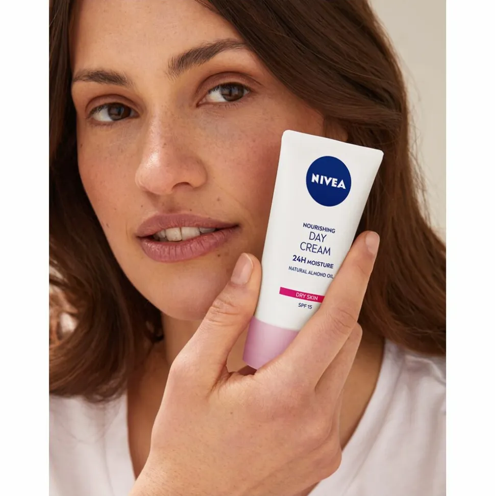 3x NIVEA Dagcrème Voedend SPF 15 50 ml
